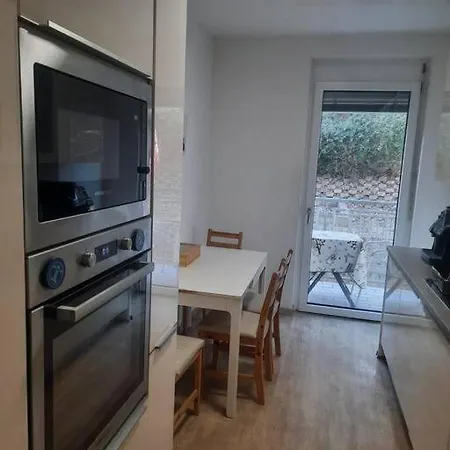 Quiet With Shared Kitchen Bathroom