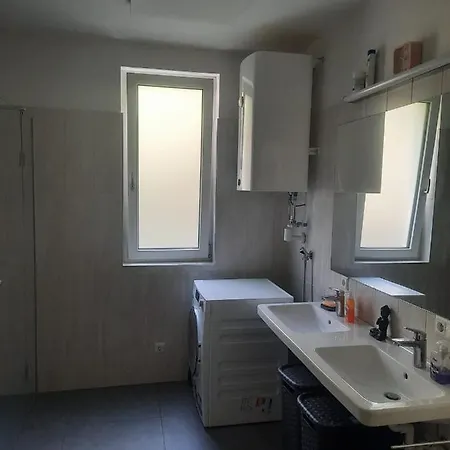 Quiet With Shared Kitchen Bathroom Apartman *