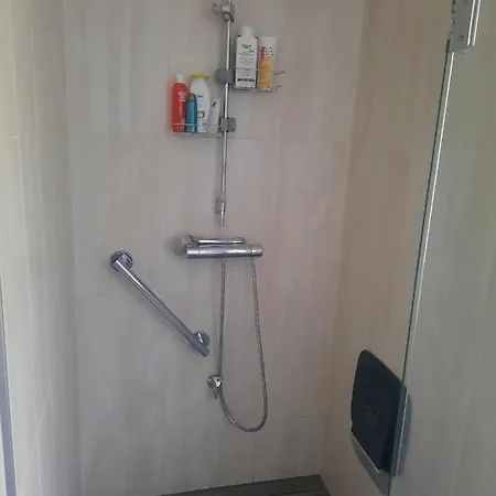 Apartman Quiet With Shared Kitchen Bathroom
