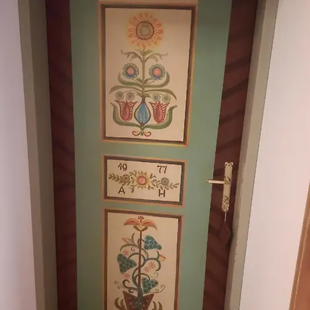 Quiet With Shared Kitchen Bathroom