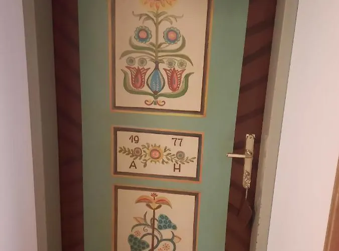 Quiet With Shared Kitchen Bathroom